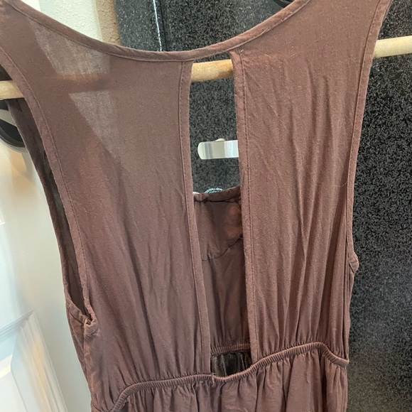 Dress with flower detail and open back - Picture 3 of 3